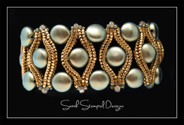 Flat Pearl Gold and Green Bracelet