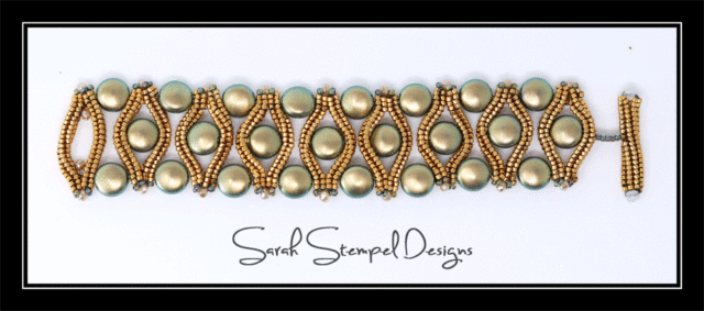 Flat Pearl Gold and Green Bracelet Flat