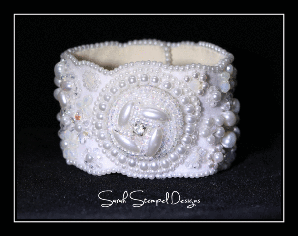 White on white Pearl bracelet